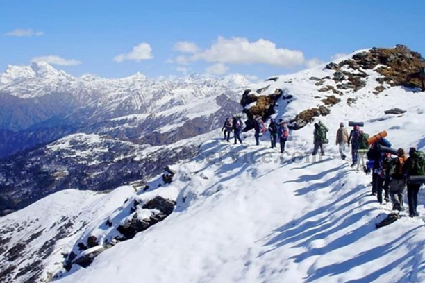top 10 snow treks in india 2023, winter treks in indian himalayas, india cab service​, hire private car and driver in india