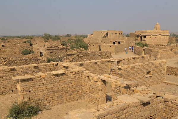 Kuldhara is an extremely intriguing village which has been abandoned since early 1800s and is believed to carry a curse of the residents who migrated elsewhere.